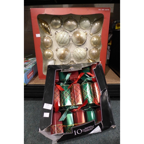 3120 - Pack of Christmas Ornaments and Tom Smith Crackers  (284-42,43) * This lot is subject to VAT