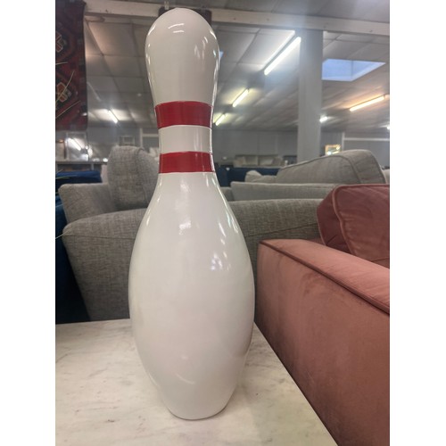 1397 - An extra large bowling pin ornament