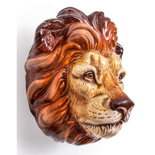 1408 - A handpainted ceramic Lion head wall sconce (SD3509)