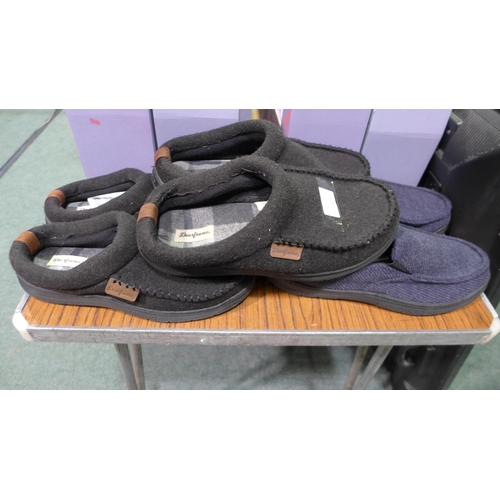 3254 - 3 Pairs of men's Dearfoam slippers - mixed size and colour * this lot is subject to VAT