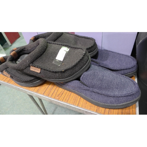 3254 - 3 Pairs of men's Dearfoam slippers - mixed size and colour * this lot is subject to VAT