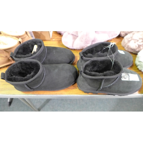 3261 - 2 Pairs of children's black Shearling ankle boots - size UK 13 and UK 1 * this lot is subject to VAT