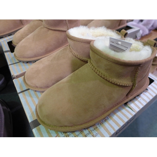 3263 - 2 Pairs of children's chestnut Shearling ankle boots - both UK size 1 * this lot is subject to VAT