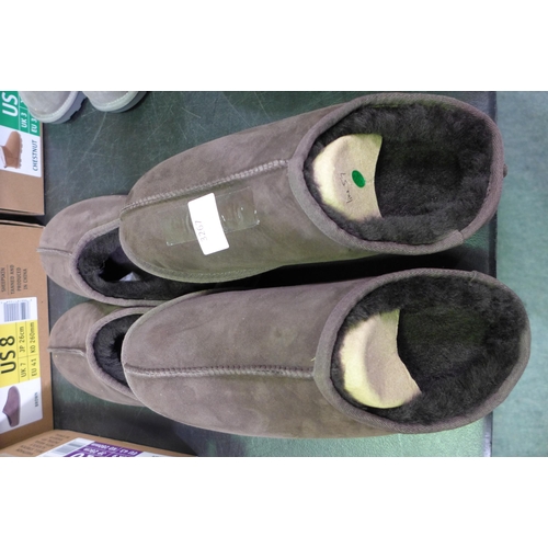 3267 - 2 Pairs of men's brown Shearling slippers - size UK 8 & 9 * this lot is subject to VAT