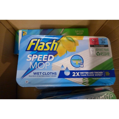 3322 - Flash Speed Mop and six packs of wet cloth re-fills * this lot is subject to VAT