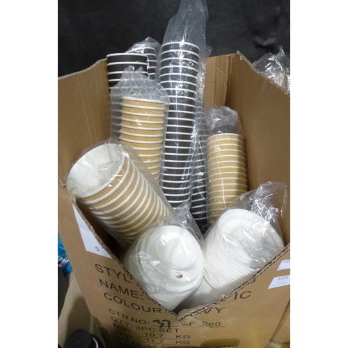 3335 - Box of hot drink/takeaway cups and lids * this lot is subject to VAT