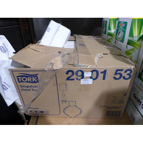 3352 - Box of Tork single fold hand towels (for dispenser machine) * this lot is subject to VAT