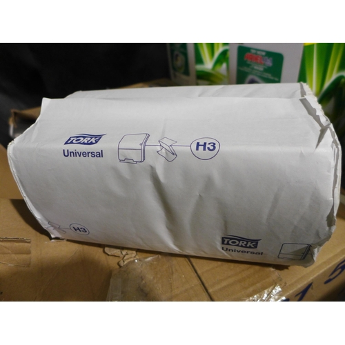 3352 - Box of Tork single fold hand towels (for dispenser machine) * this lot is subject to VAT