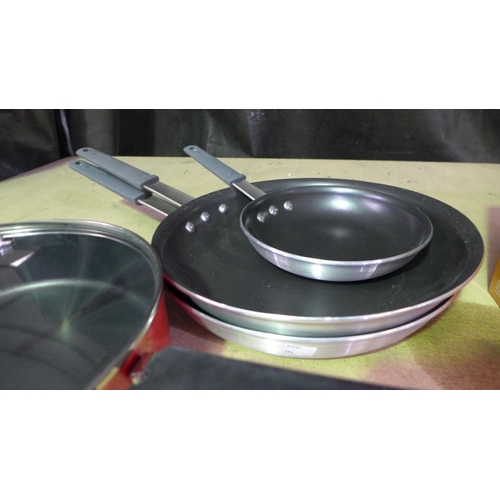 3368 - Tramontina Saute Pan (5.2ltr), Two Tramontina Fry Pans (283-430,439,440) * This lot is subject to VA... 