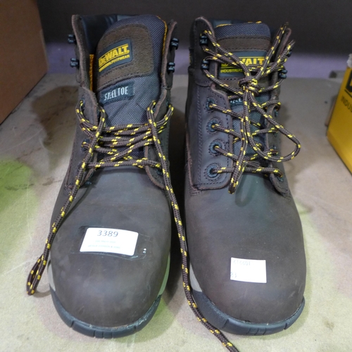 3389 - Pair of men's DeWalt brown steel toe cap boots UK size 9 * this lot is subject to VAT