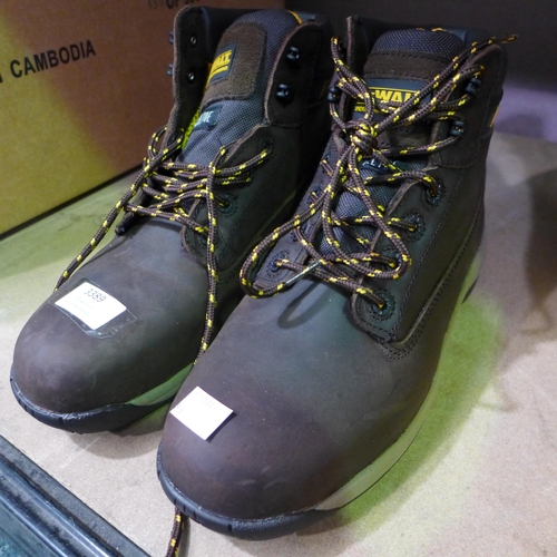 3389 - Pair of men's DeWalt brown steel toe cap boots UK size 9 * this lot is subject to VAT