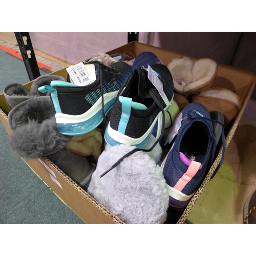 3390 - Box of single/odd sized shoes - ex display * this lot is subject to VAT