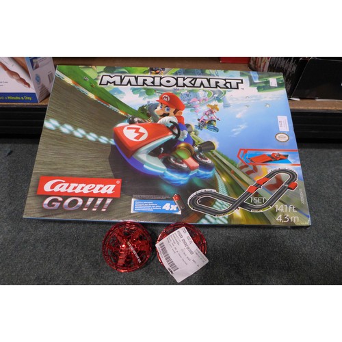 3121 - Wonder Sphere Spinner Ball and Mario Kart Racetrack With 2 Cars (284-28,47) * This lot is subject to... 