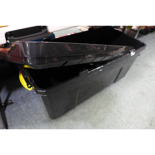 3231 - Really Useful Trunk (160l / Damaged) (285-24) * This lot is subject to VAT