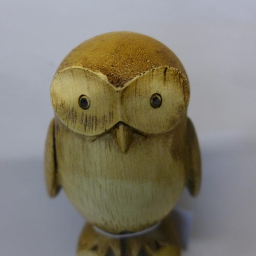 1307 - A wood effect owl trio tower, H 17cms (3033307)   #