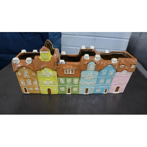 1490 - A ceramic house planter, W 34cms (572912)   #