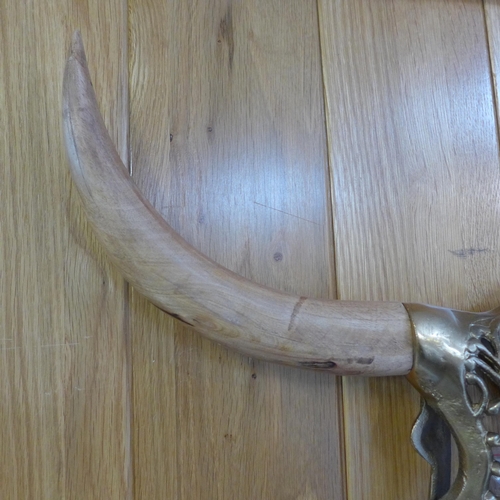 1549 - A gold Bison skull with wooden horns