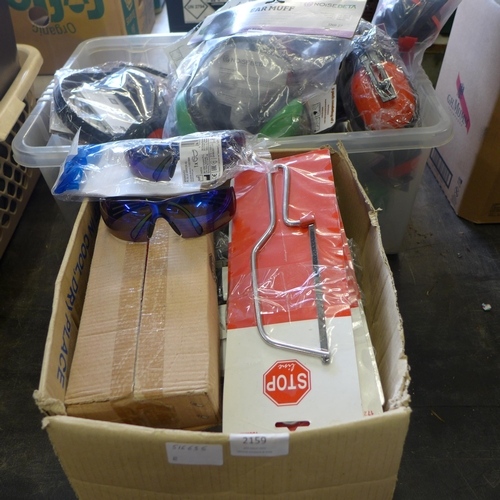 2159 - 20 Sets of ear defenders, 18 junior hacksaws & box of goggles and safety glasses