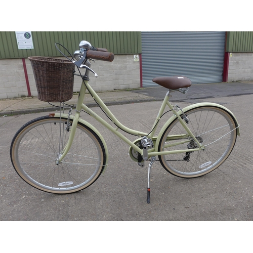 2168 - Dawes sit up and beg heritage bicycle, unused C/W basket and mud guard. RRP £350.00