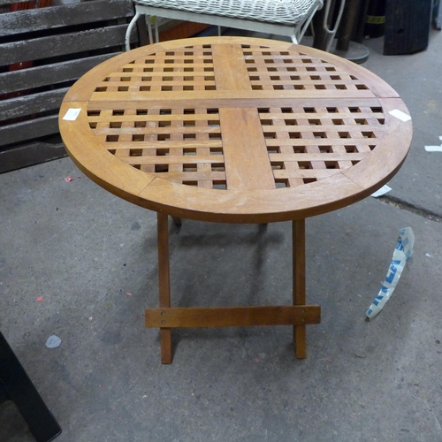 2491 - Approx. 60cm teak folding lattice topped table