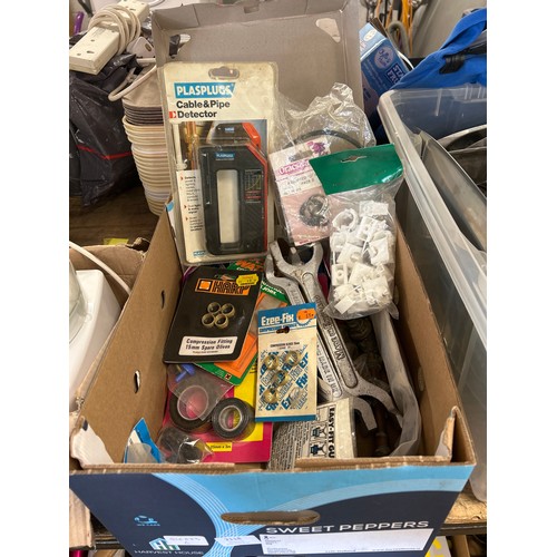 2118 - Box of plumbing items