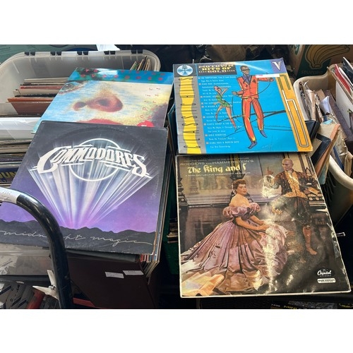 2161 - Mega lot of LPs and singles