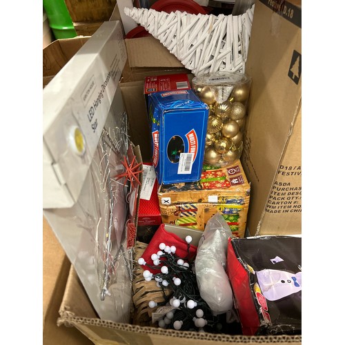 2091 - Box of Christmas items
