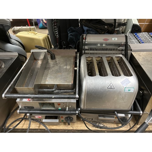 2117 - 3 Lincat commercial panini presses, Eazyzap electronic bug zapper and 4-slice toaster - all panini m... 