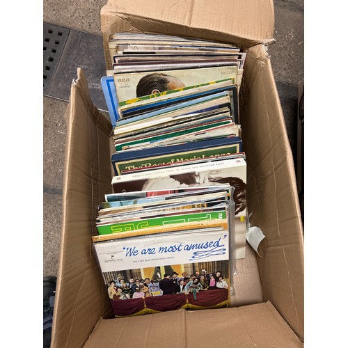 2131 - Box of records including Lionel Richie and Shirley Bassey