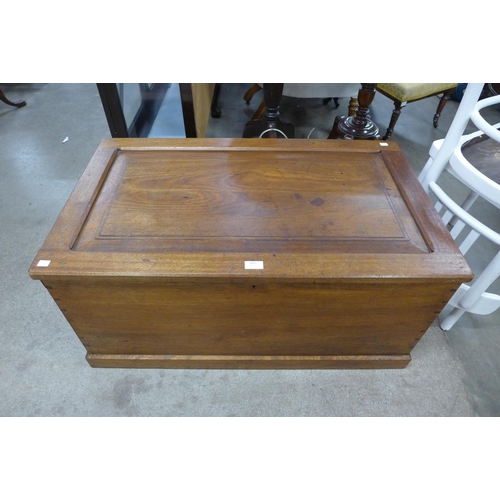 176 - An early 20th Century camphorwood ships chest