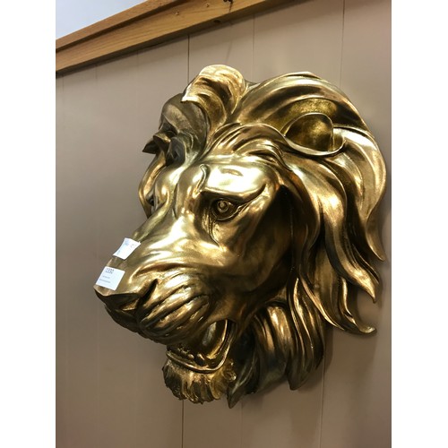 1329 - A gold bust of a lion