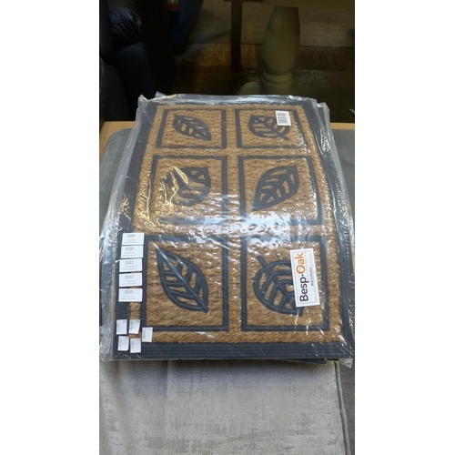 1376 - A leaf design door mat * this lot is subject to VAT