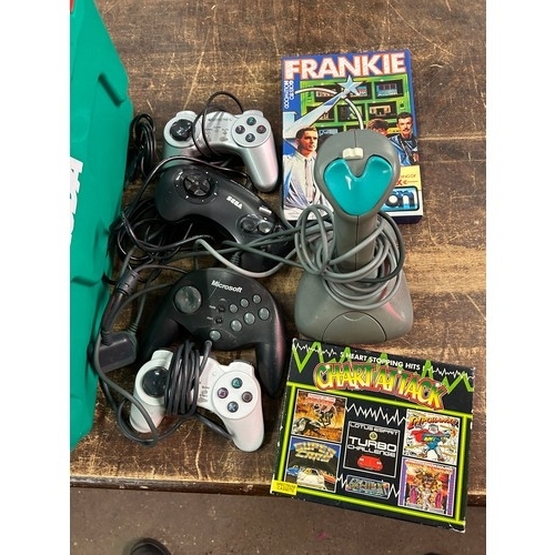 2314 - Gaming job lot: many retro items: ZX Spectrums, controllers, Atari, Commodore, etc.