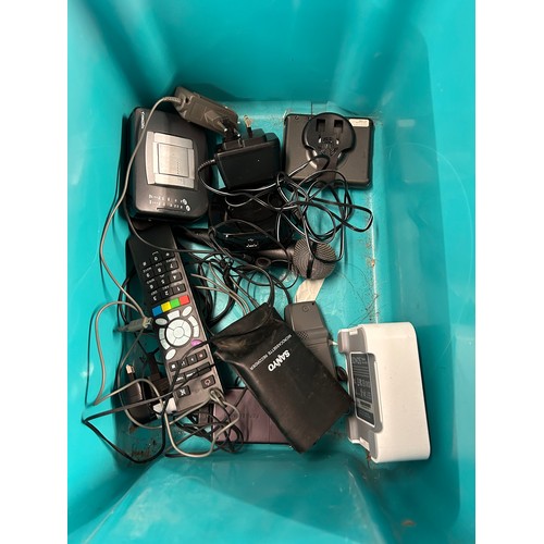 2315 - Job lot of leisure/gaming electronics: 2 Nintendo DS consoles,  mini disc player, Casio TV, video ca... 