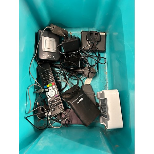 2315 - Job lot of leisure/gaming electronics: 2 Nintendo DS consoles,  mini disc player, Casio TV, video ca... 