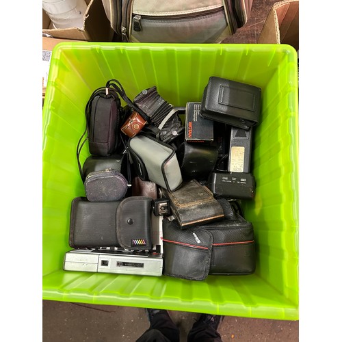 2319 - Photographic job lot: many retro and vintage box and 35mm SLR cameras and lenses - Canon, Praktica