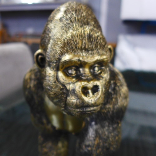 1502 - A decorative resin gorilla, H 32cms (2918722)   #