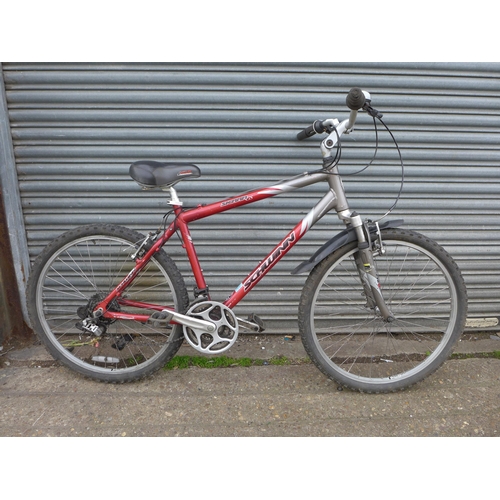 2443 - Schwinn mountain bike/bicycle/MTB with front mudguard