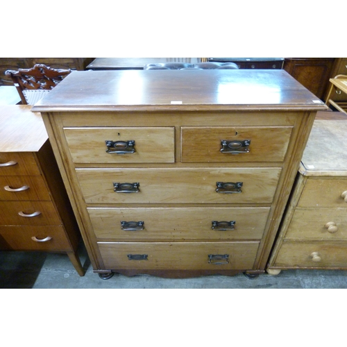 123 - A Victorian walnut chest of drawers