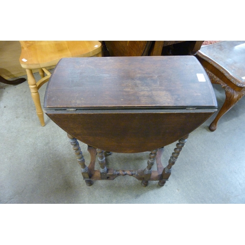 149 - A small oak barleytwist gateleg table