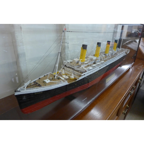 282 - A cased model of RMS Titanic