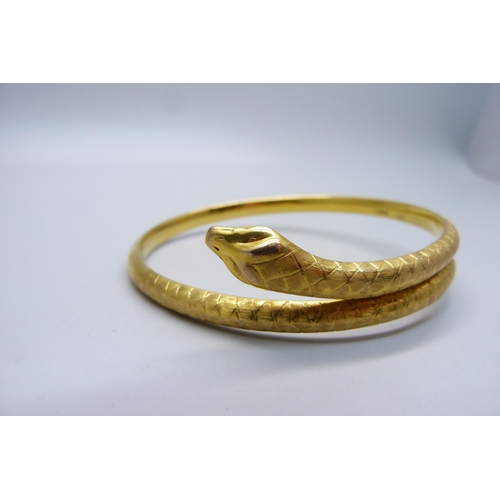 1002 - A hallmarked 9ct gold snake bangle, 11.8g, inner diameter 72mm