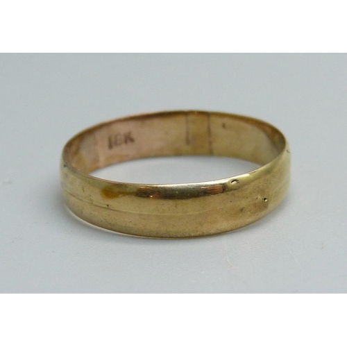 1007 - A yellow metal wedding band, 1.7g, O