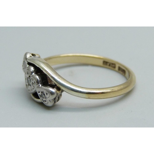 1008 - A 9ct gold and platinum set three stone diamond ring, 2.4g, L