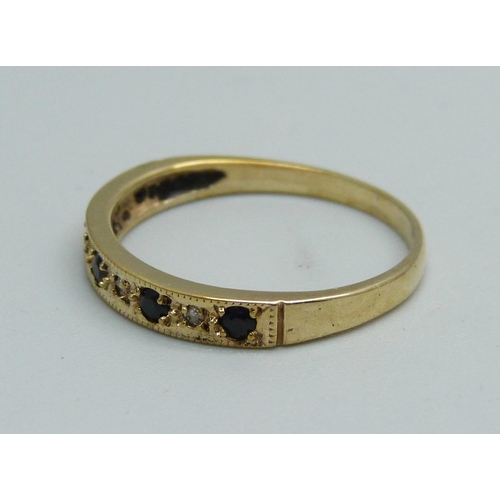 1014 - A hallmarked 9ct gold, sapphire and diamond ring, 1.4g, O