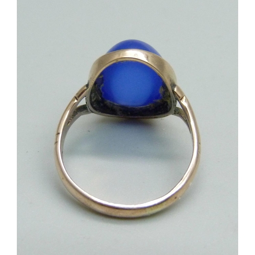 1019 - A 9ct gold and cabochon stone ring, 3.1g, N