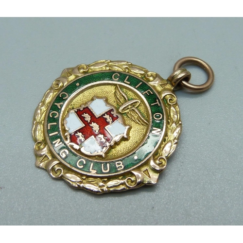 1023 - A gold and enamel cycling fob medal, 9.1g