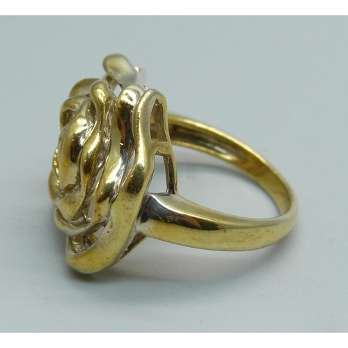 1037 - A silver gilt rose ring, P