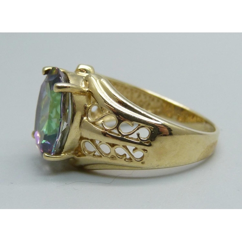 1038 - A 9ct gold and mystic topaz ring, 5g, O