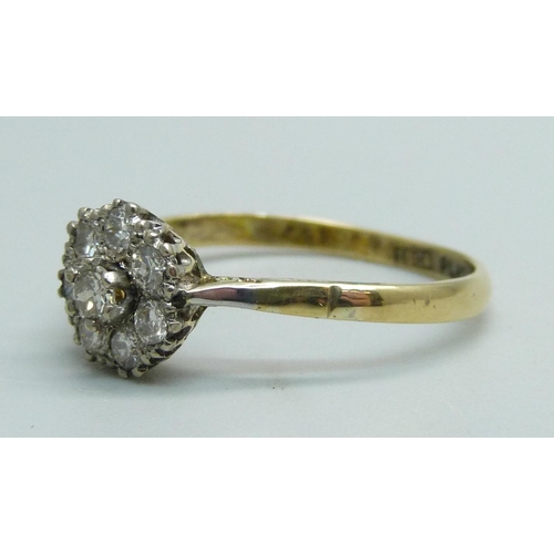 1043 - An 18ct gold and platinum set diamond cluster ring, 2.5g, T